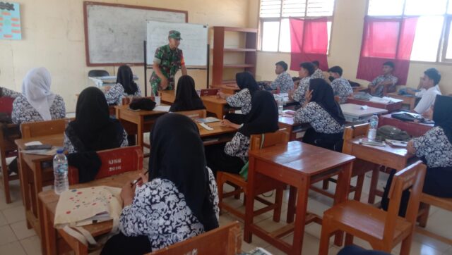 Babinsa Koramil 0602-18/Kragilan Berikan Wawasan Kebangsaan Di SMA Negeri 1 Kragilan