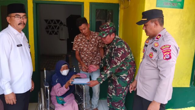 Danramil 0602-21/Kopo Secara Resmi Serahkan Kunci Rumah Program RTLH