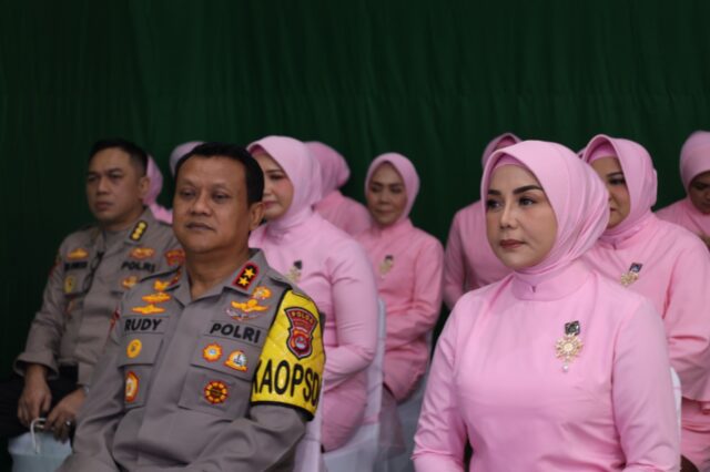 Kapolda Banten dan Ketua Bhayangkari Daerah Banten Ikuti Zoom Meeting Peringatan HKGB ke-71 Tahun 2023