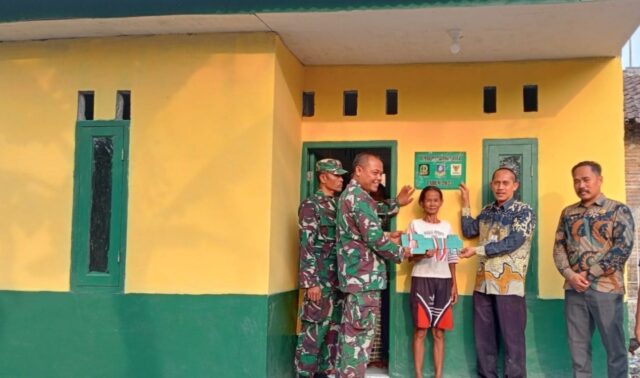Danramil 0602-20/Pamarayan Resmikan dan Serahkan Kunci Kepada Warga Penerima Bantuan Rutilahu