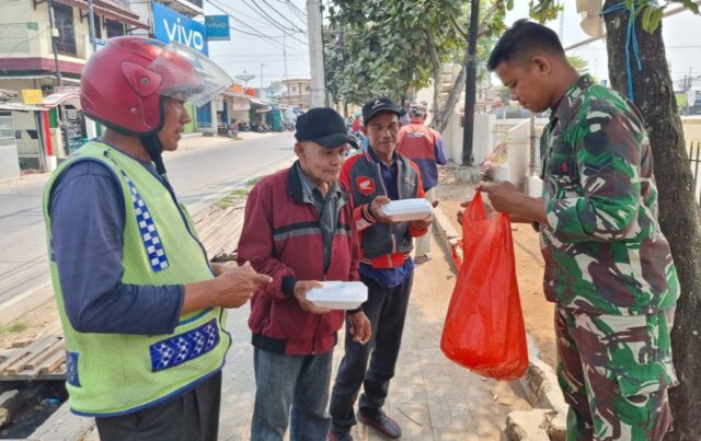 Koramil 0602-06/Kramatwatu Berbagi Kebahagiaan Di Jum’at Berkah