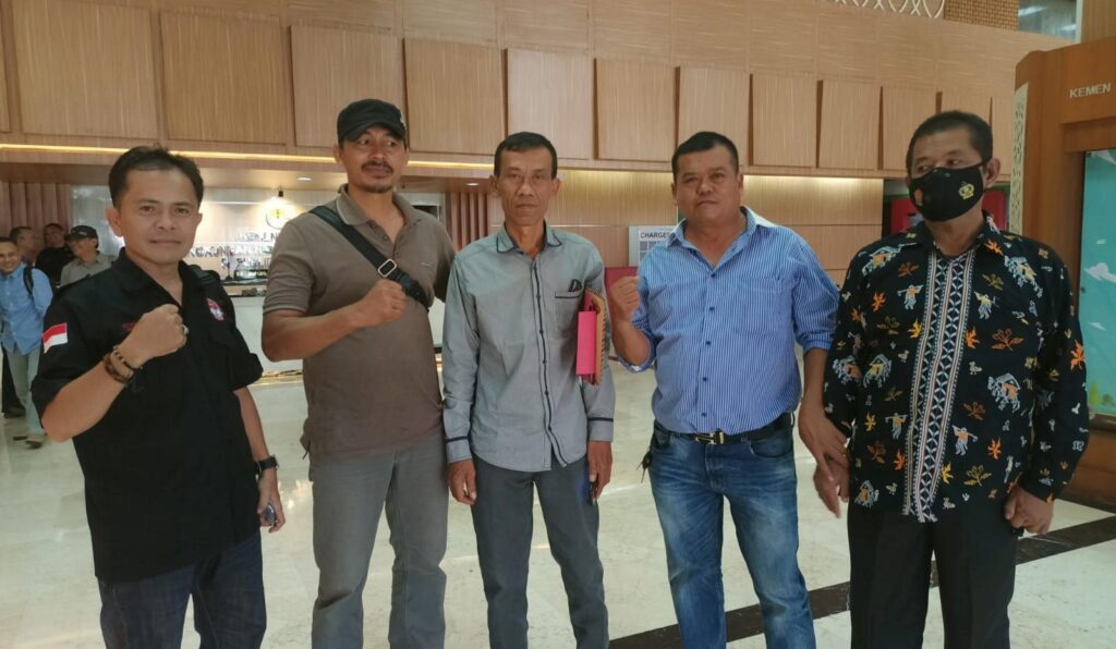 Ketua FPII Setwil Banten Dampingi Warga Desa Kadu Ke KLHK Ketua FPII Setwil Banten Dampingi Warga Desa Kadu Ke KLHK