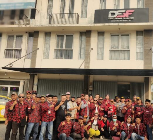 Matel Rampas Kendaraan Kreditur, LPK/KKPMP Geruduk Kantor PT Dipo Star Finance
