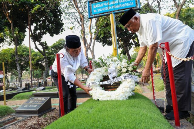 Pj Gubernur Al Muktabar Ziarah ke Makam Tokoh Banten di Jakarta