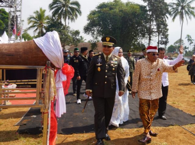 Danrem 064/MY Hadiri Kirab Merah Putih 1001 Di Mandalawangi “Jangan Lupakan Sejarah”