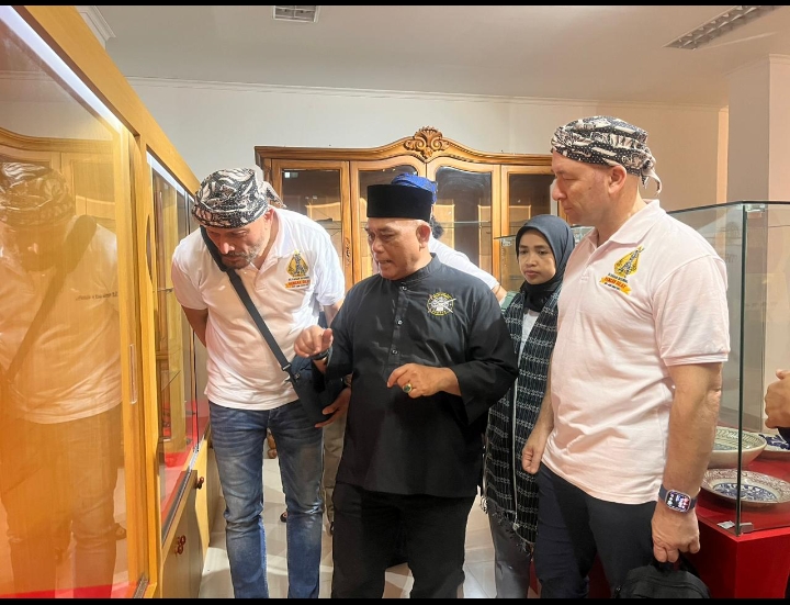 Lestarikan Budaya Banten, Dirtahti Polda Banten Dampingi Netherlands Pencak Silat Federation Lestarikan Budaya Banten, Dirtahti Polda Banten Dampingi Netherlands Pencak Silat Federation