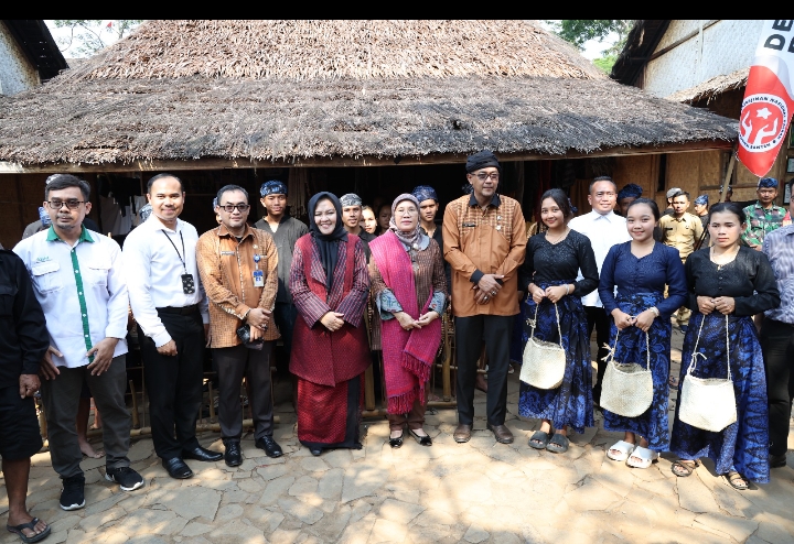 Dekranasda Provinsi Banten Gelar Pendidikan Kecakapan Wirausaha Tenun Baduy Dekranasda Provinsi Banten Gelar Pendidikan Kecakapan Wirausaha Tenun Baduy