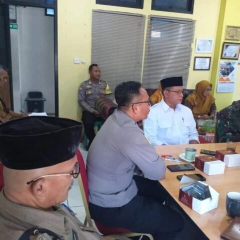 Kapolsek Cibeber Wujudkan Kondusifitas Wilayah Melalui “Jum’at Curhat” Di Kecamatan Cibeber