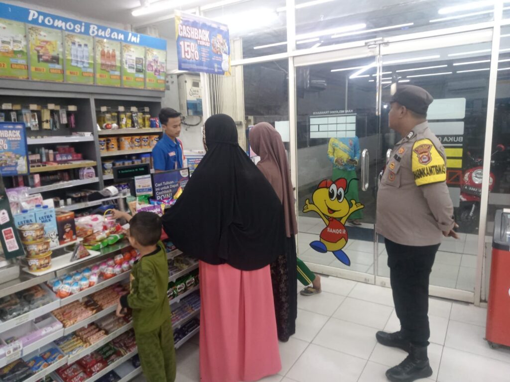 Laksanakan “Nasi Rabeg”, Personil Polsek Carenang Patroli Malam Laksanakan “Nasi Rabeg”, Personil Polsek Carenang Patroli Malam