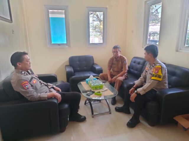 Laksanakan “Beluk Saman”, Anggota Polsek Pamarayan Polres Serang Sambangi Warga
