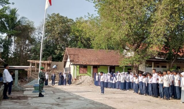 Cegah Kasus Bullying, Danramil 0602-18/Kragilan Berikan Arahan Kepada Para Pelajar