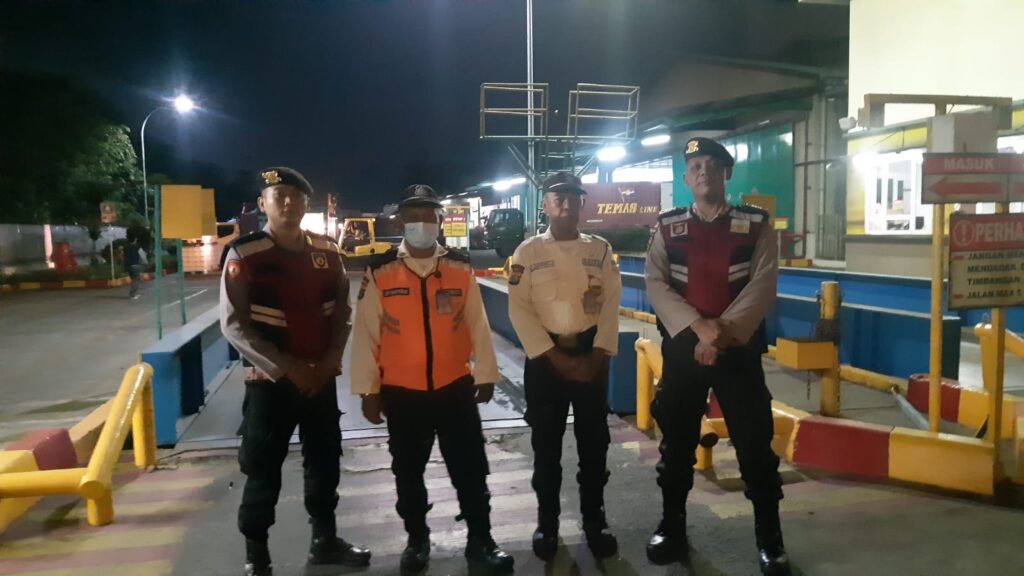 Sat Samapta Polres Serang Melaksanakan Patroli Dialogis Guna Antisipasi Gangguan Kamtibmas Sat Samapta Polres Serang Melaksanakan Patroli Dialogis Guna Antisipasi Gangguan Kamtibmas