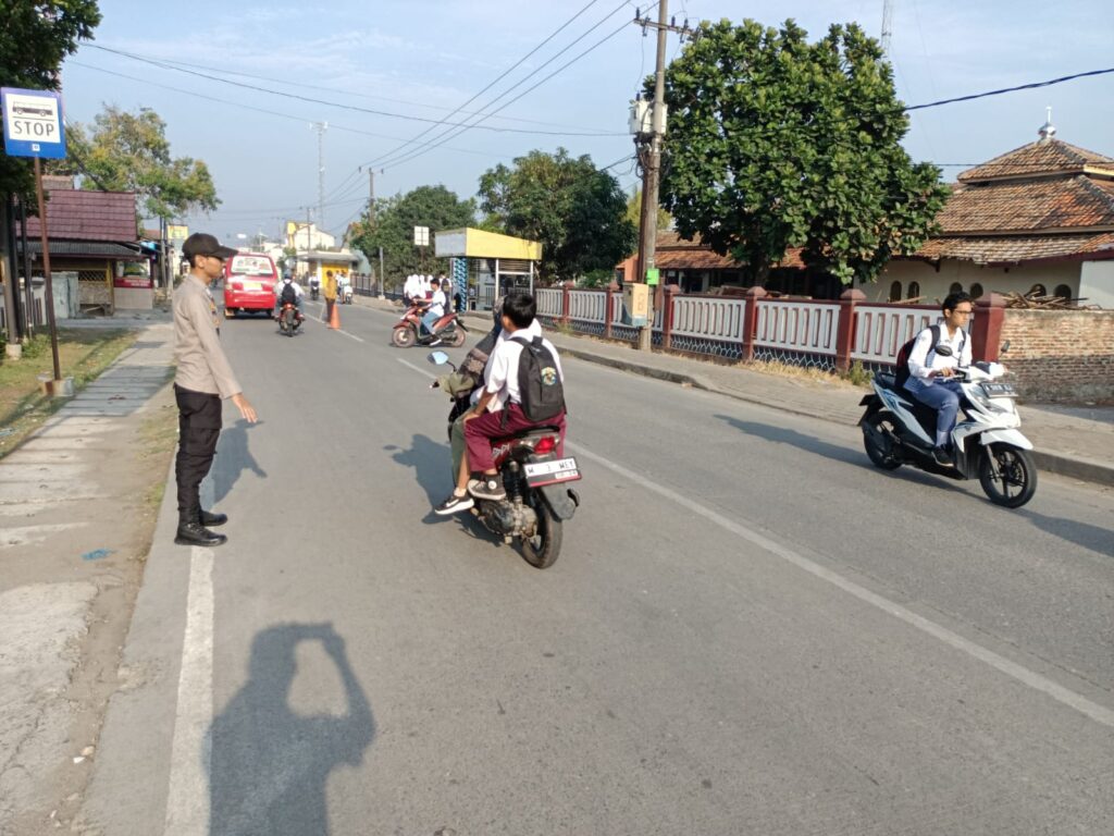 Rutinitas Gatur Pagi Polsek Tirtayasa Layani Masyarakat