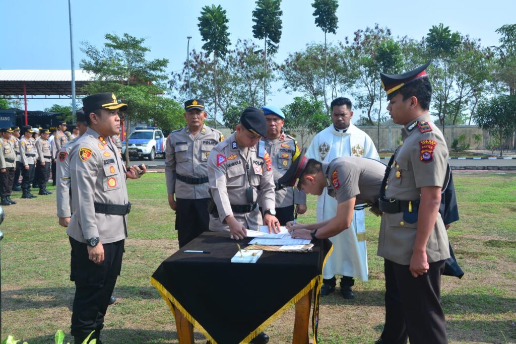 Kapolres Serang Pimpin Serah Terima Jabatan Kasat Narkoba dan Kapolsek Jajaran