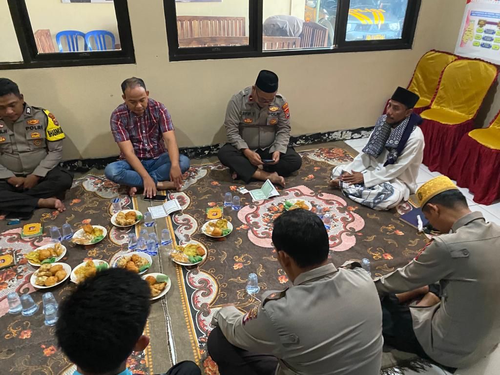 Binrohtal Polsek Carenang Polres Serang Melaksanakan Pengajian Rutin Binrohtal Polsek Carenang Polres Serang Melaksanakan Pengajian Rutin
