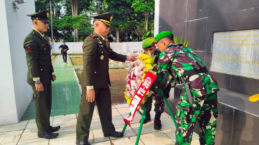 Dandim 0601/Pandeglang, Pimpin Ziarah Peringatan Hari Pahlawan Nasional Dandim 0601/Pandeglang, Pimpin Ziarah Peringatan Hari Pahlawan Nasional