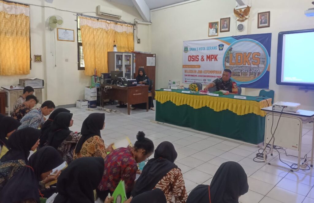 Babinsa Koramil 0602-01/Kota Serang Berikan Pembekalan Kedisiplinan Di SMKN 5 Kota Serang