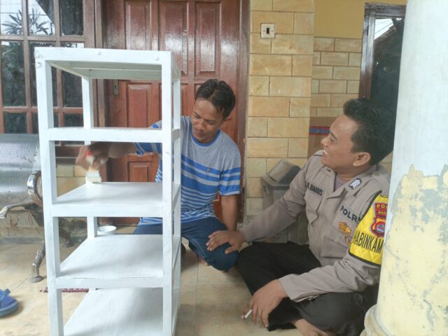 Bhabinkamtibmas Polsek Tirtayasa, Sampaikan Pesan Kamtibmas Melalui Giat Sambang