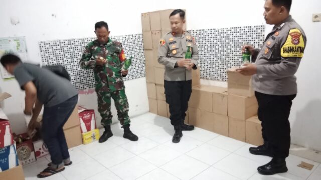 Babinsa Kodim 0602/Serang Gerebek Gudang Penyimpanan Miras Berkedok Makanan Ringan