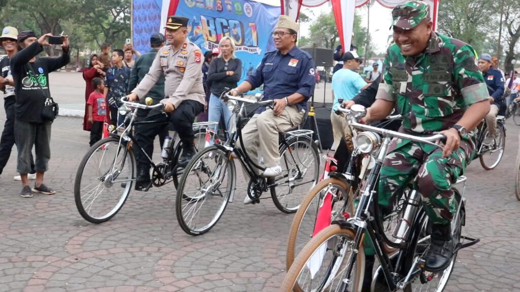 Dandim 0602/Serang Peringati Hari Pahlawan Bersama Komunitas Sepeda Tua  