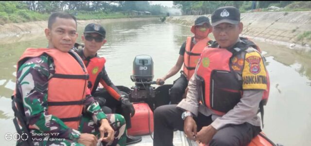 Orang Hilang, Babinsa Koramil 0602-18/Kragilan Bersama Pihak Terkait Terus Lakukan Pencarian