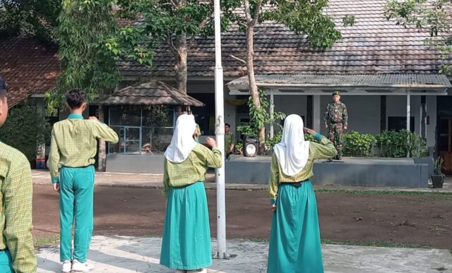 Bati Tuud Koramil 0602-21/Kopo Ajak Siswa Mengingat Sejarah Perjuangan Pahlawan