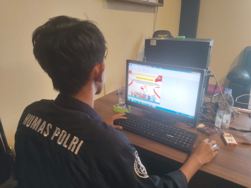 Satgas Humas Ops Mantap Brata Polres Serang Sampaikan Pesan Kamtibmas Melalui Media Sosial Satgas Humas Ops Mantap Brata Polres Serang Sampaikan Pesan Kamtibmas Melalui Media Sosial