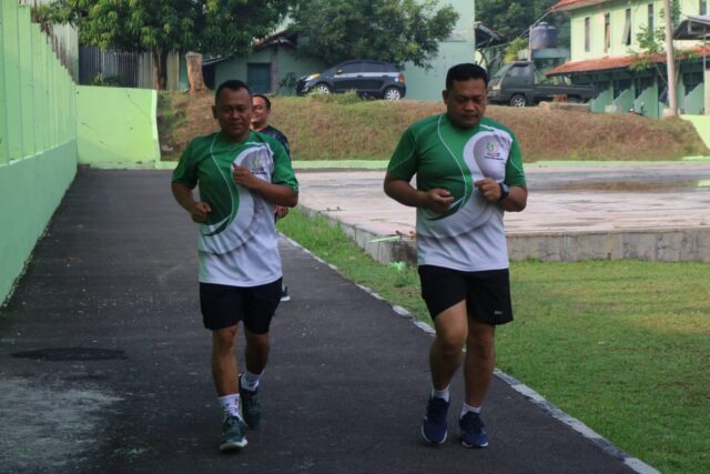 Jaga Kebugaran, Anggota Kodim 0602/Serang Bina Fisik Dengan Lari Aerobik