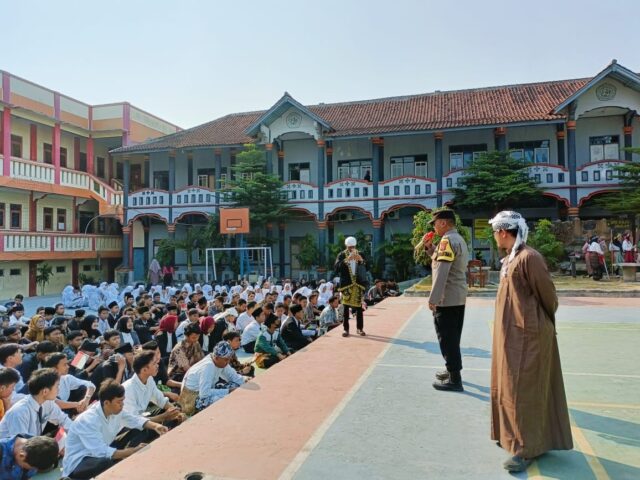 Cegah Kenakalan Remaja, Polsek Jawilan Polres Serang Berikan Sosialisasi Ke SMK Ikhlas Jawilan