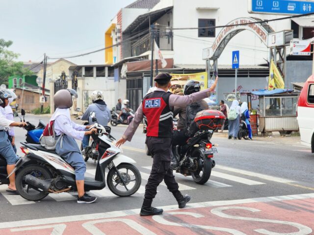 Tekan Gangguan Kamtibmas, Personel Satsamapta Polres Serang laksanakan Strong Point Sore