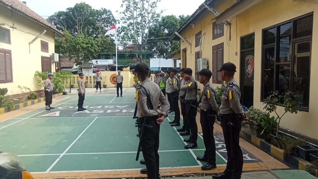 Dalam Apel Pagi Polsek Ciruas, Kapolsek Menekankan Agar Siswa Latja Segera Menyesuaikan Diri