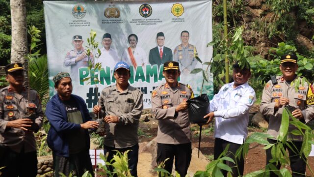 Sepuluh Juta Pohon di Tanam di Mandalawangi, Begini Kata Kapolres Pandeglang