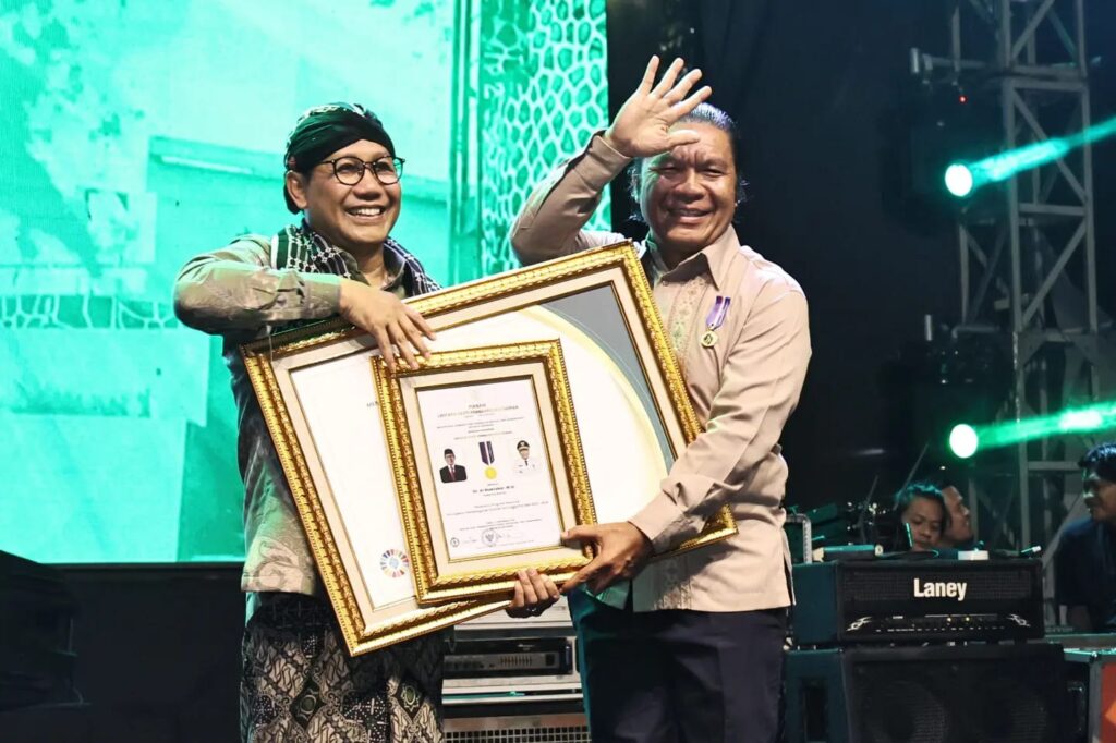 Al Muktabar Raih Lencana Bhakti Pembangunan Daerah Kemendes PDTT Al Muktabar Raih Lencana Bhakti Pembangunan Daerah Kemendes PDTT