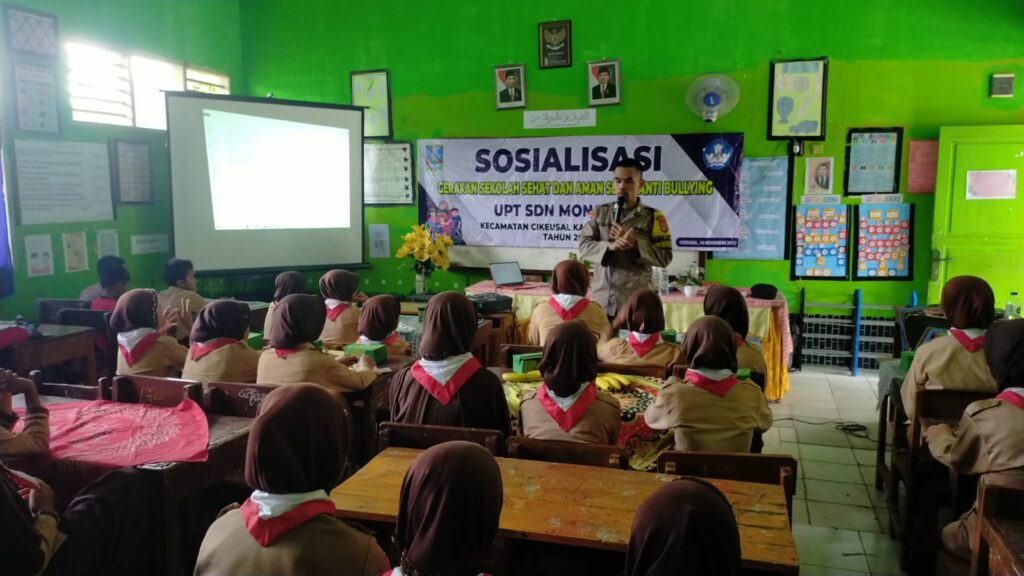 Anti-Bullying : Sosialisasi Bersama Bhabinkamtibmas Polsek Cikeusal untuk Menciptakan Lingkungan Sekolah Yang aman dan Sehat