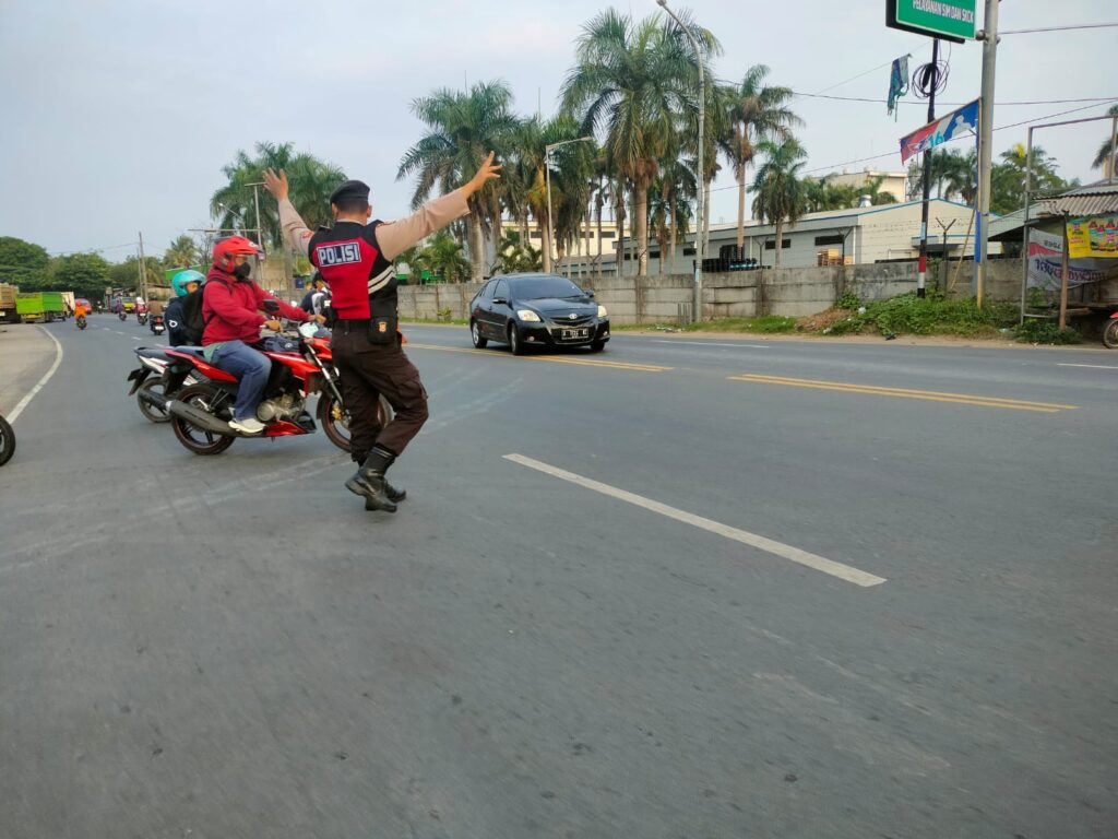 Tekan Gangguan Kamtibmas, Personel Satsamapta Polres Serang laksanakan Strong Point Pagi