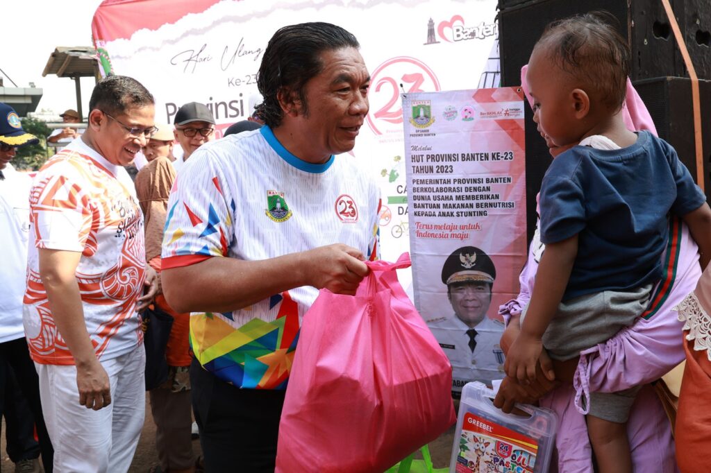 Penanganan Kemiskinan Ekstrem, Pemprov Banten Salurkan Bansos di Kota Tangsel