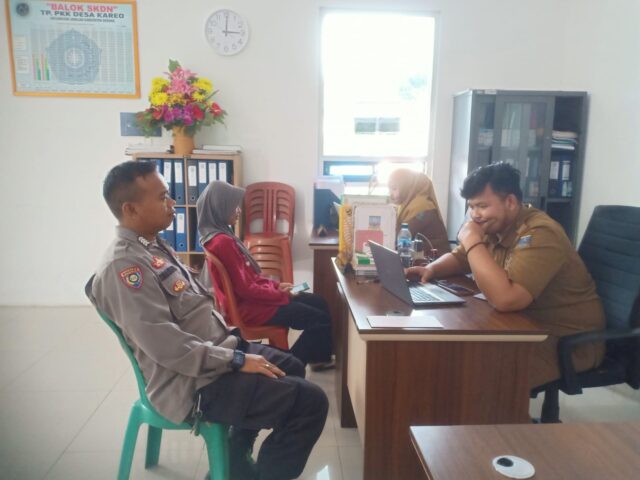 Sambangi Kantor Desa Kareo, Bripka Nandang R Sampaikan Pesan Kamtibmas
