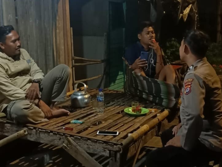 Sambang Rutin, Briptu Safrudin Bhabinkamtibmas Polsek Cikande Lakukan Cooling System Jelang Pemilu 2024 Sambang Rutin, Briptu Safrudin Bhabinkamtibmas Polsek Cikande Lakukan Cooling System Jelang Pemilu 2024