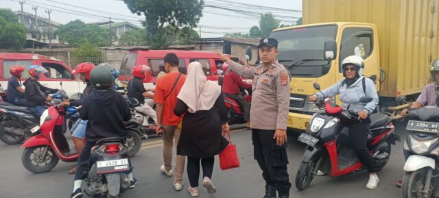 Strong Point Pagi, Subsektor Kibin Polsek Cikande Melaksanakan Gatur Lalin Antisipasi Kemacetan