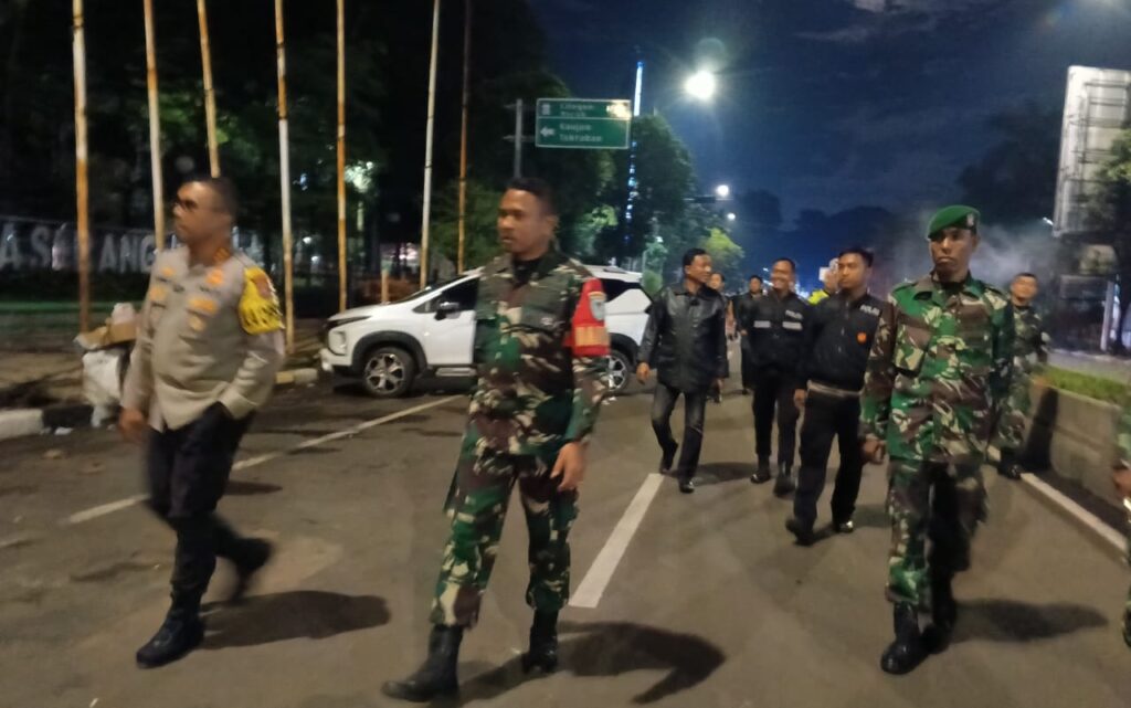 Ciptakan Suasana Kondusif, Dandim 0602/Serang Bersama Kapolresta Serang Laksanakan Patroli Keamanan Ciptakan Suasana Kondusif, Dandim 0602/Serang Bersama Kapolresta Serang Laksanakan Patroli Keamanan