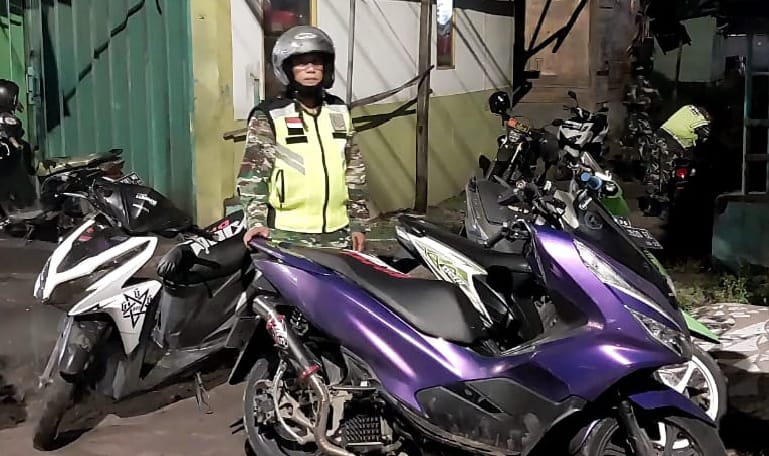 Lettu Inf Dadan Ramdani Danramil 0602-02/Kasemen Pimpin Patroli Keamanan Wilayah Lettu Inf Dadan Ramdani Danramil 0602-02/Kasemen Pimpin Patroli Keamanan Wilayah