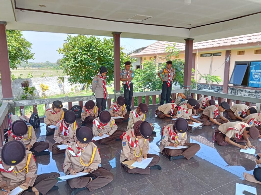 Polsek Kopo Beri Materi Dalam Latihan Rutin Saka Bhayangkara Polsek Kopo Beri Materi Dalam Latihan Rutin Saka Bhayangkara