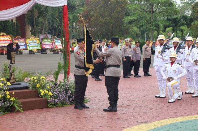 Polda Banten Gelar Penyerahan Pataka Gawe Kuta Baluwarti