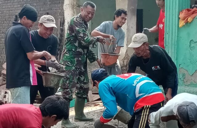 Babinsa Koramil 0602-05/Cipocok Jaya Laksanakan Karbak Pengecoran Masjid Bersama Warga