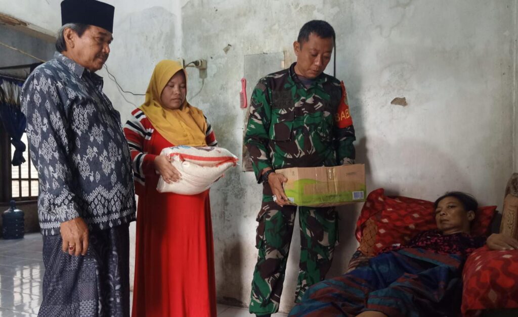 Babinsa Koramil 0602-05/Cipocok Jaya Serahkan Bantuan Sosial Kepada Warga Yang Sakit Kanker Babinsa Koramil 0602-05/Cipocok Jaya Serahkan Bantuan Sosial Kepada Warga Yang Sakit Kanker