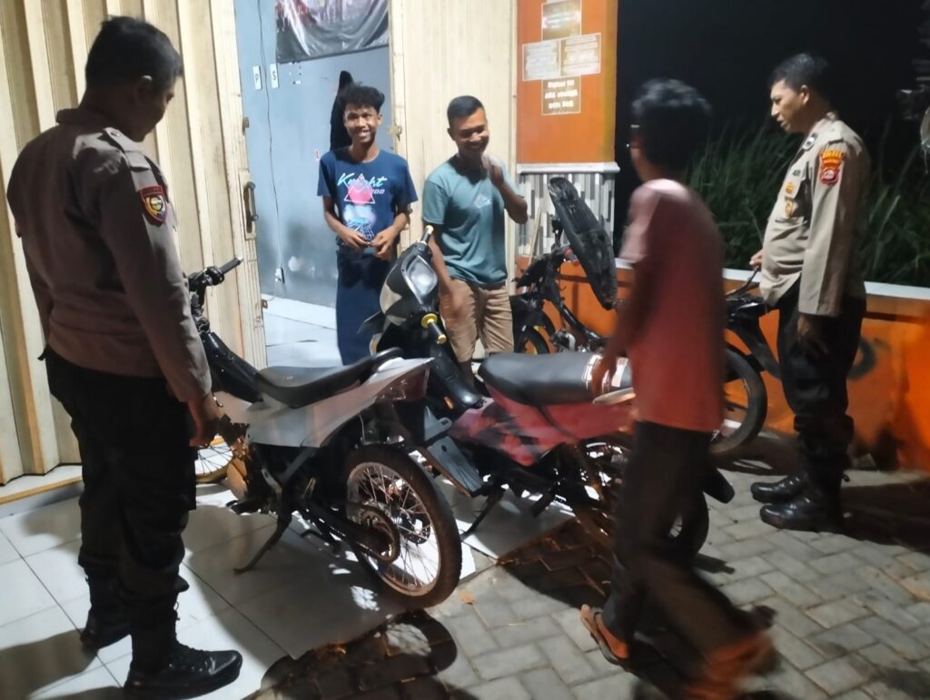 Tekan Tindak Kejahatan di Malam Hari, Anggota Polsek Pontang Gelar Patroli Malam Hari