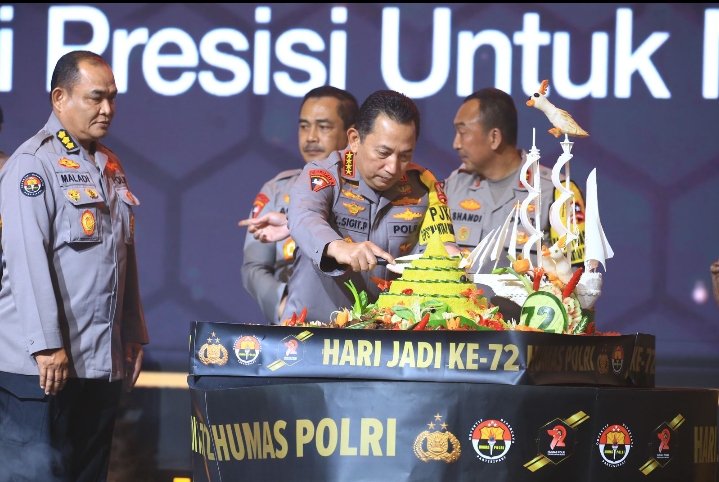 Dua Hadiah Untuk Divisi Humas Polri Dari Kapolri Dua Hadiah Untuk Divisi Humas Polri Dari Kapolri