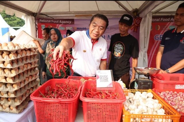 Tinjau Gerakan Pangan Murah, Pj Gubernur Banten : Upaya Pengendalian Inflasi