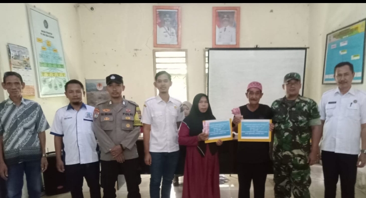 Babinsa Koramil 0602-13/Padarincang Dampingi Kades Citasuk Salurkan BLT DD Babinsa Koramil 0602-13/Padarincang Dampingi Kades Citasuk Salurkan BLT DD