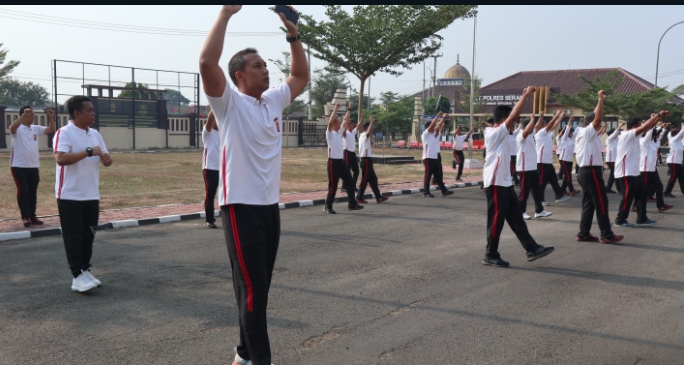 Jaga Kesehatan Personil, Polres Serang Gelar Olah Raga Senam Bersama Jaga Kesehatan Personil, Polres Serang Gelar Olah Raga Senam Bersama